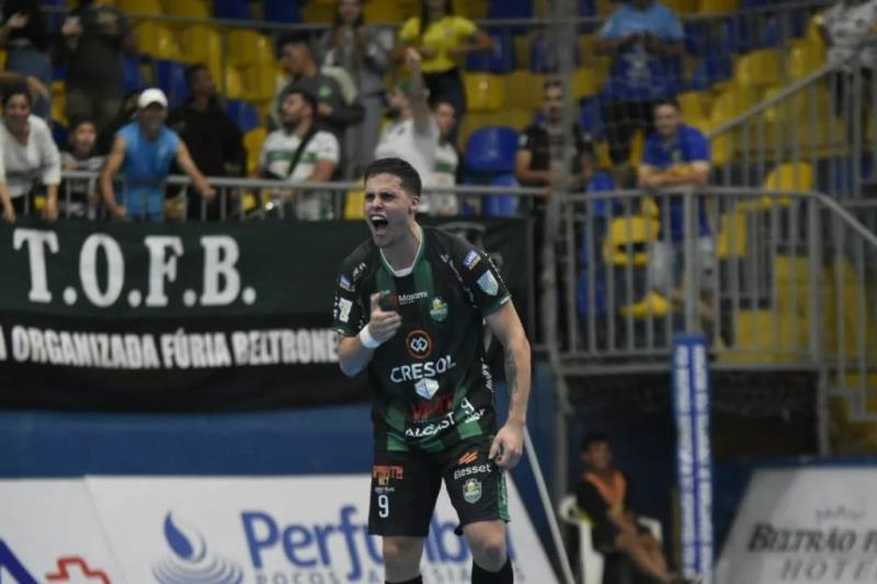 Marreco convence, bate o Foz e abre vantagem nas oitavas da Série Ouro