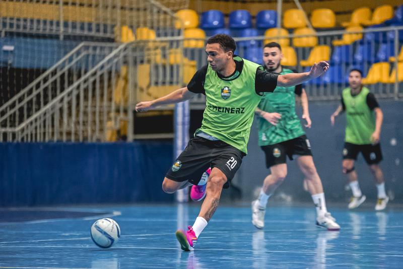 Após o adiamento da rodada, Marreco treina forte visando o clássico das penas