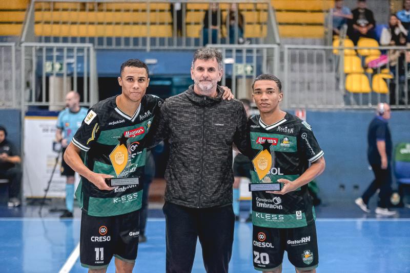 Marreco Esporte Clube homenageia os atletas Athirson e Ligeiro pela participação no título da CONMEBOL Liga Evolução pela Seleção Brasileira Sub-20!