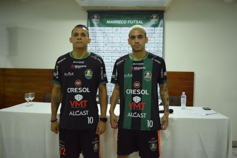 Marreco apresenta elenco e novos uniformes