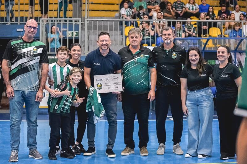 Marreco EC faz homenagem à Baixer Colchões pelos dez anos de patrocínio ininterrupto ao Clube